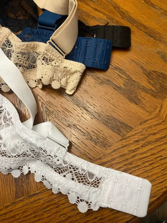 Lace Push-Up Bra Set in White, Cream, Navy, and Black - Picture 3 of 9